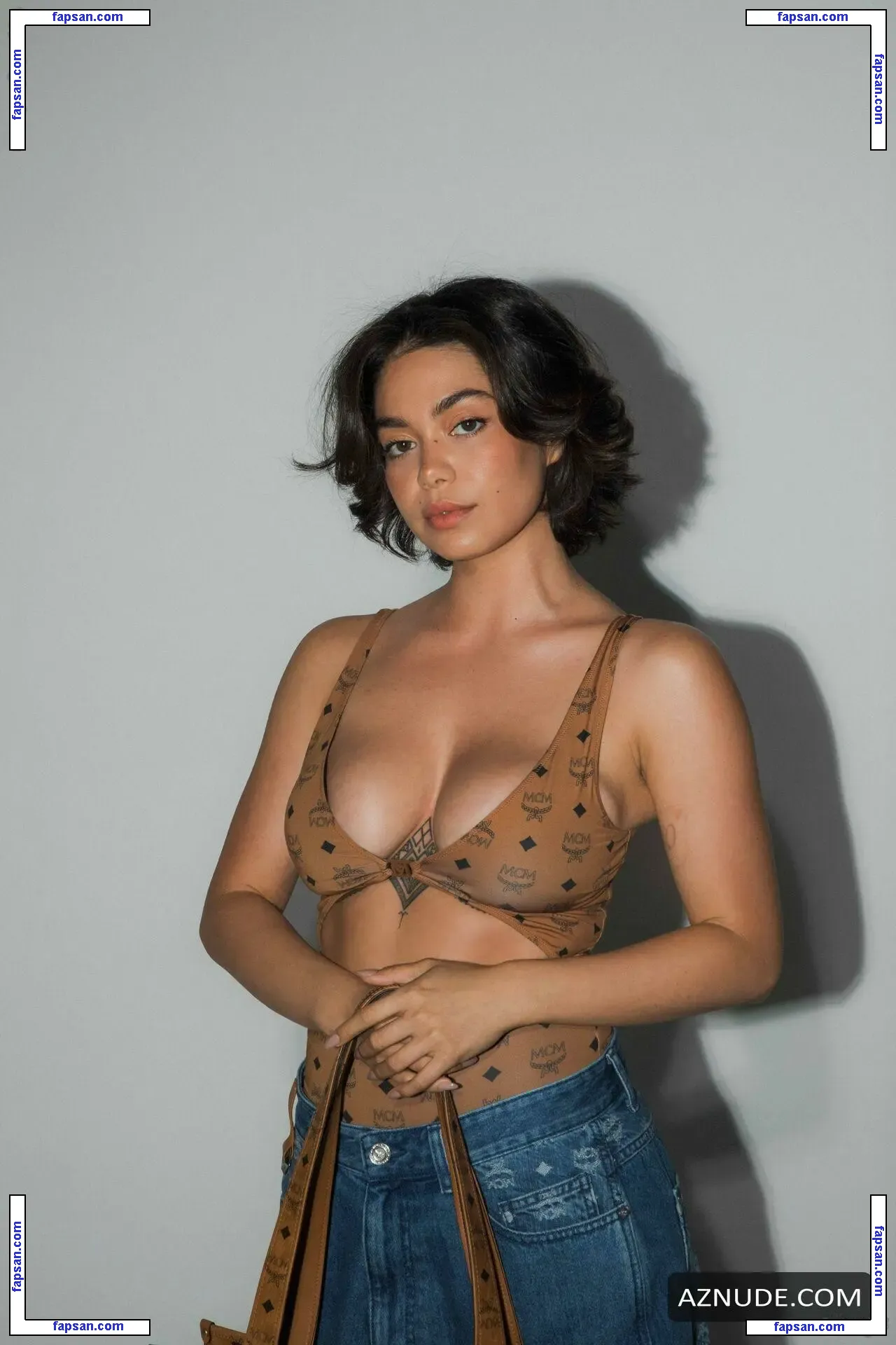 cravalho голая фото #0009 с Онлифанс