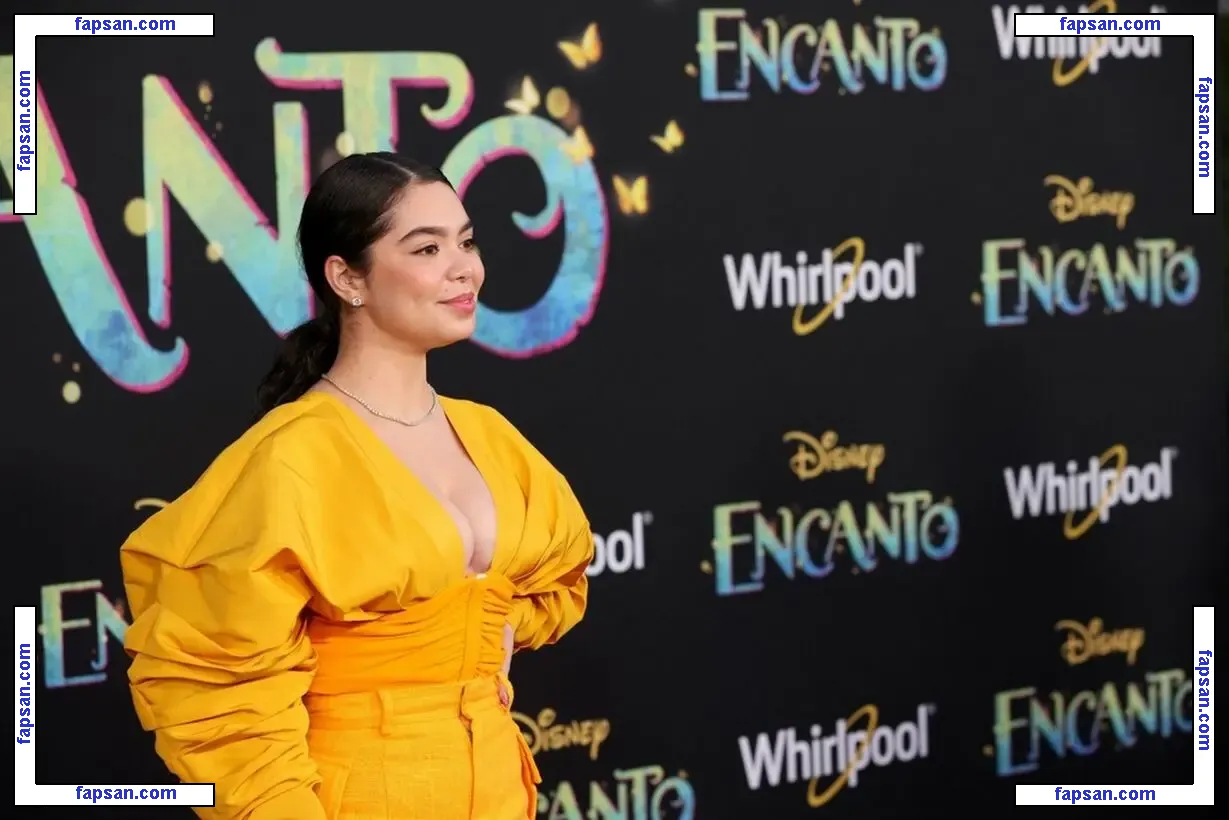 cravalho голая фото #0020 с Онлифанс