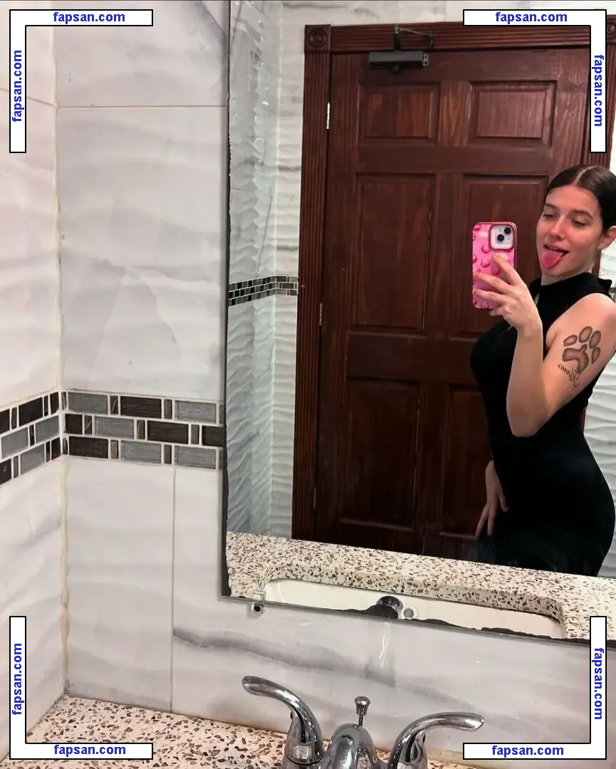 crystalwitthewater nude photo #0001 from OnlyFans