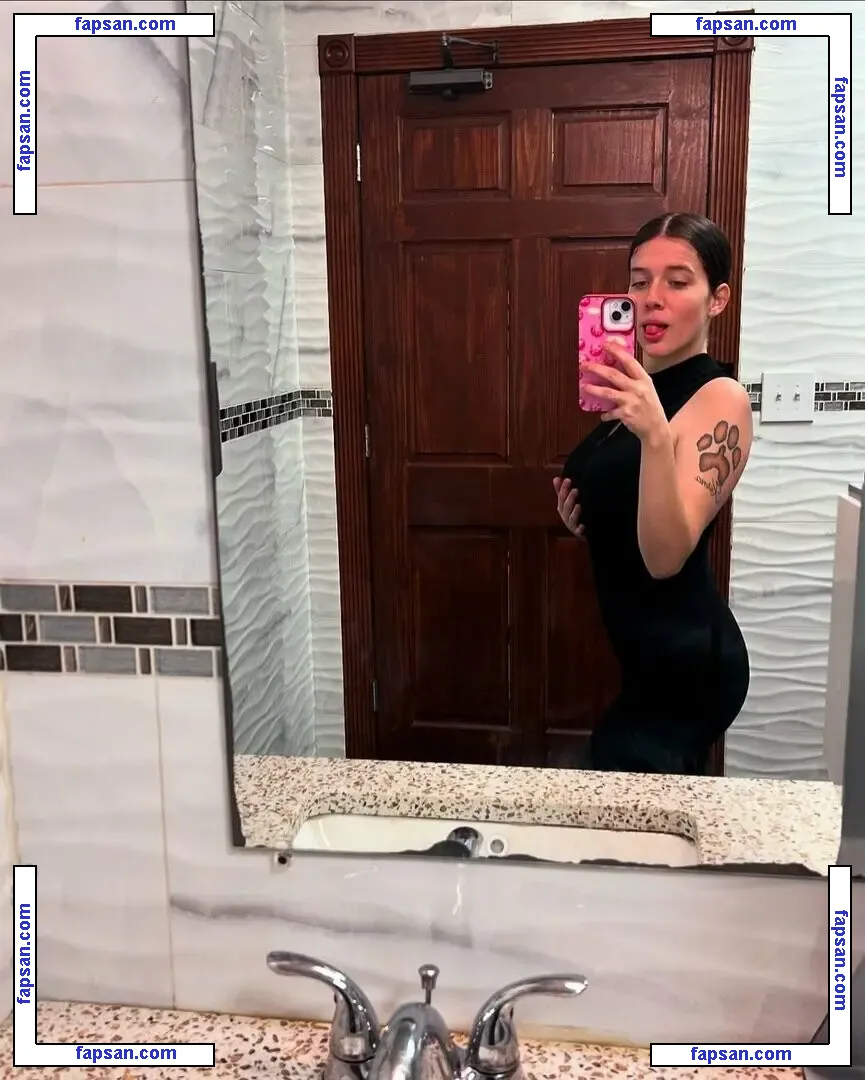 crystalwitthewater nude photo #0002 from OnlyFans