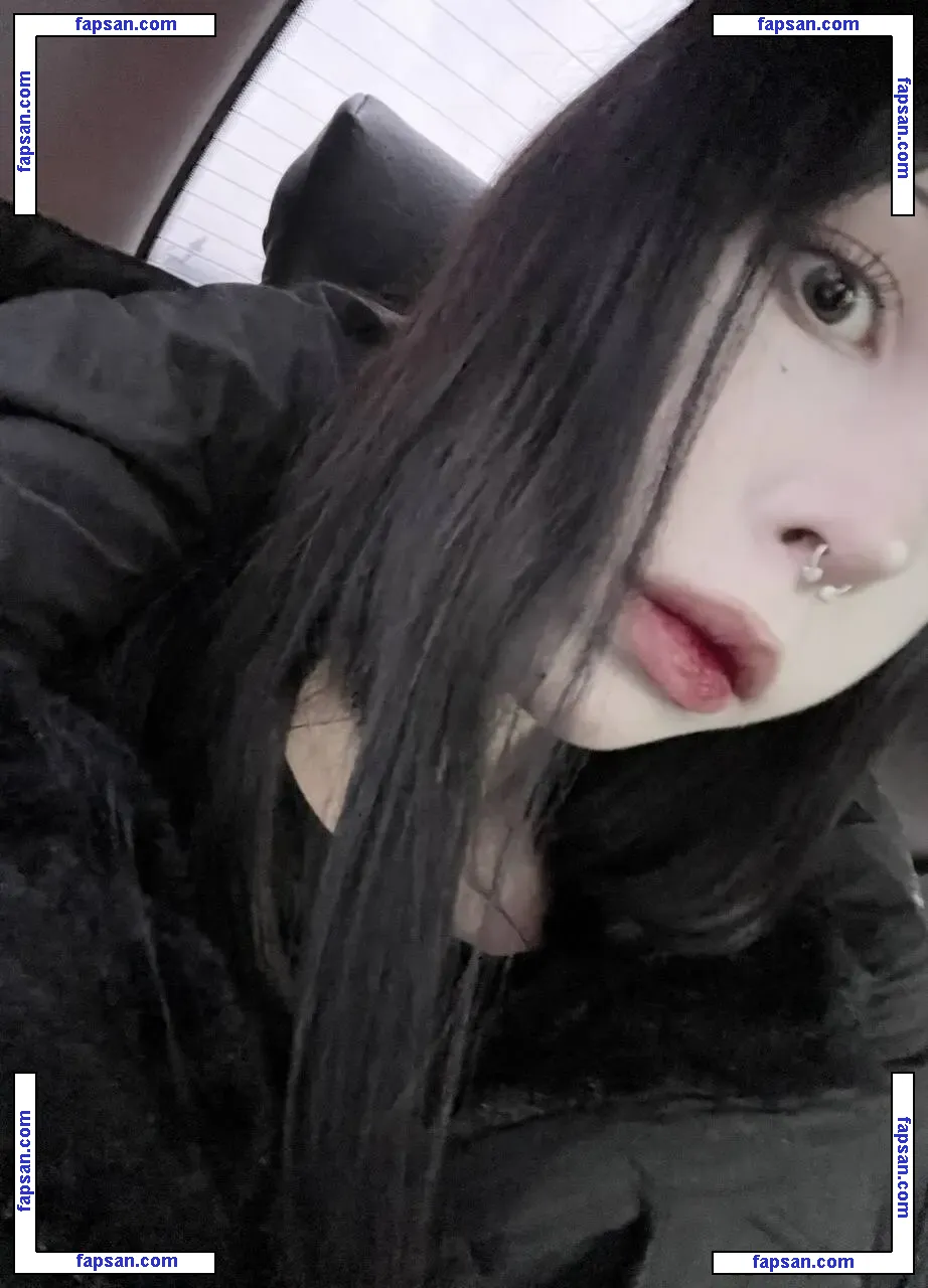 Currsw nude photo #0003 from OnlyFans