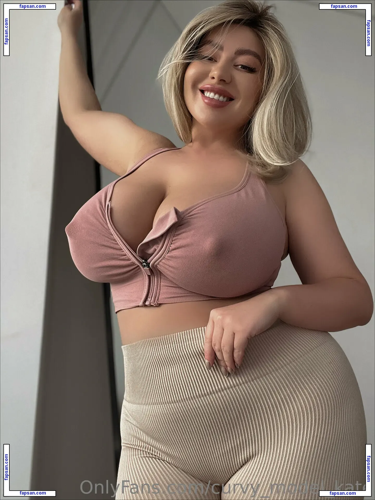 curvy_model_kate nude photo #0004 from OnlyFans