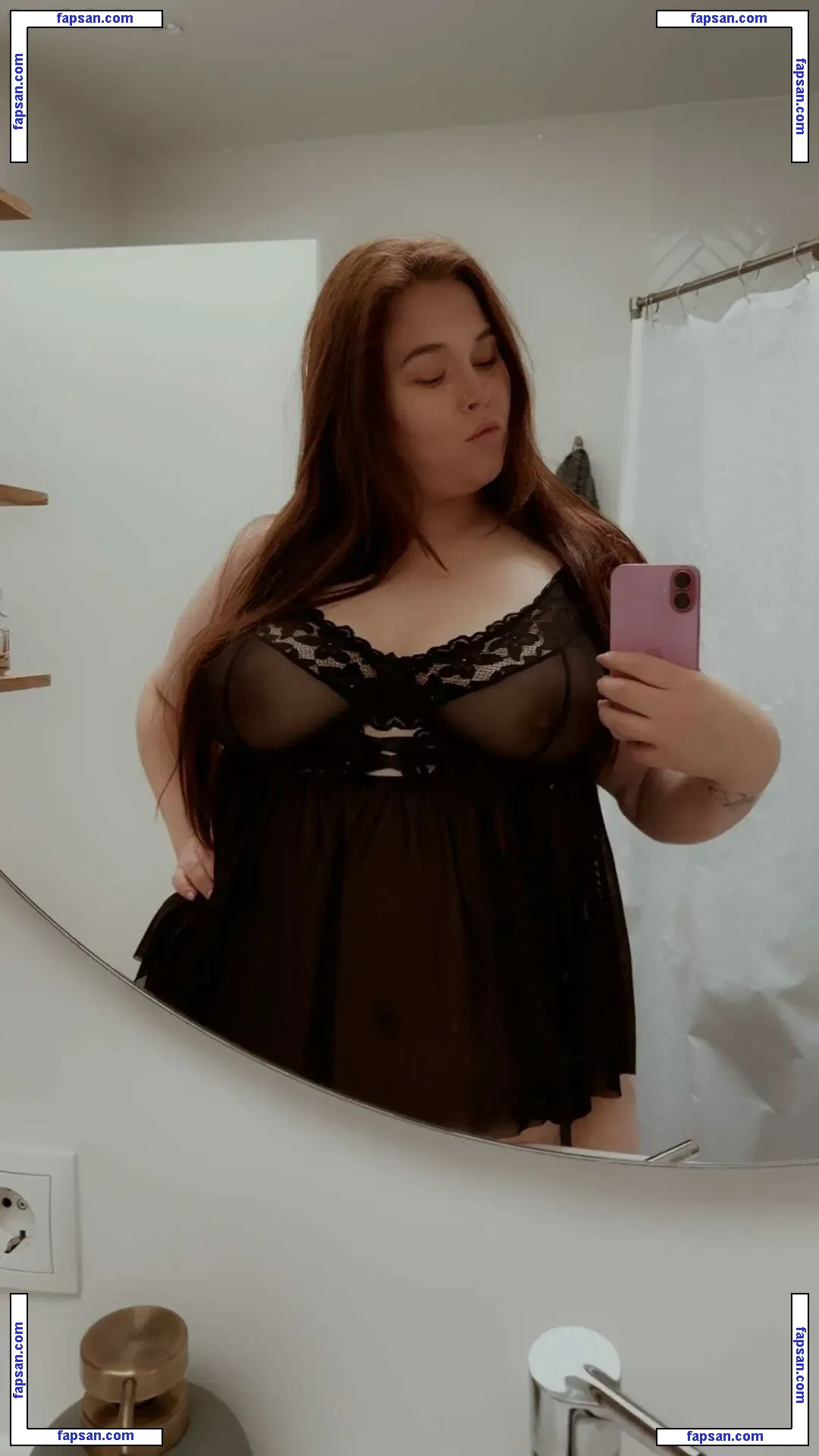 CurvyCutieXoXo nude photo #0015 from OnlyFans