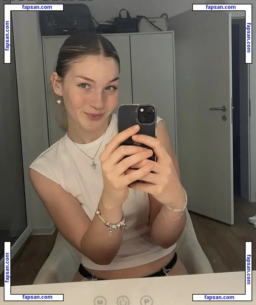 CutieKelly nude photo #0008 from OnlyFans
