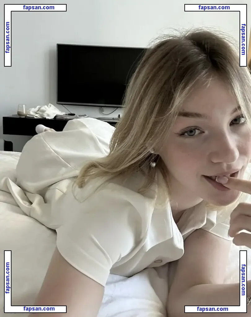 CutieKelly nude photo #0010 from OnlyFans