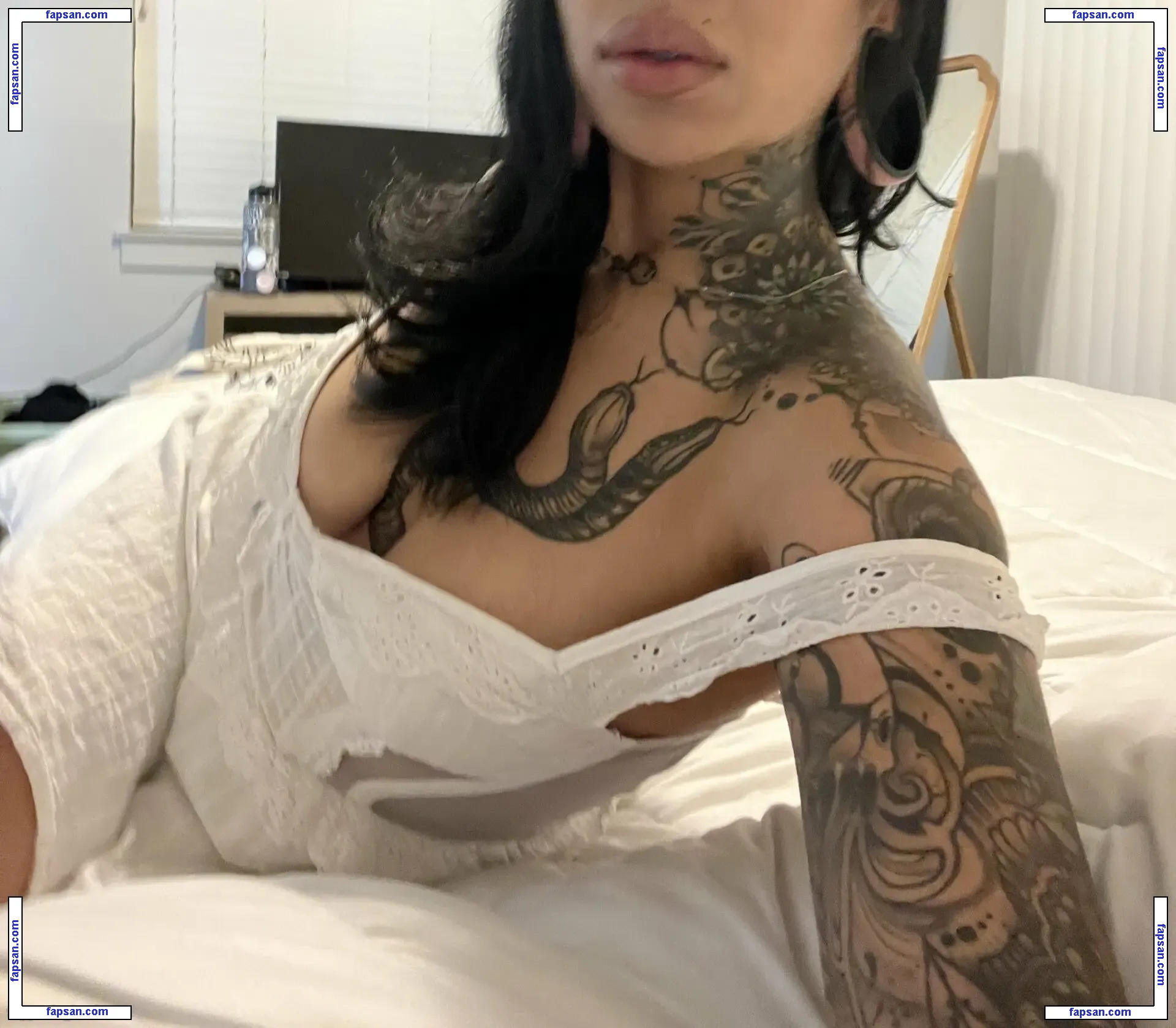 __cyntax голая фото #0003 с Онлифанс