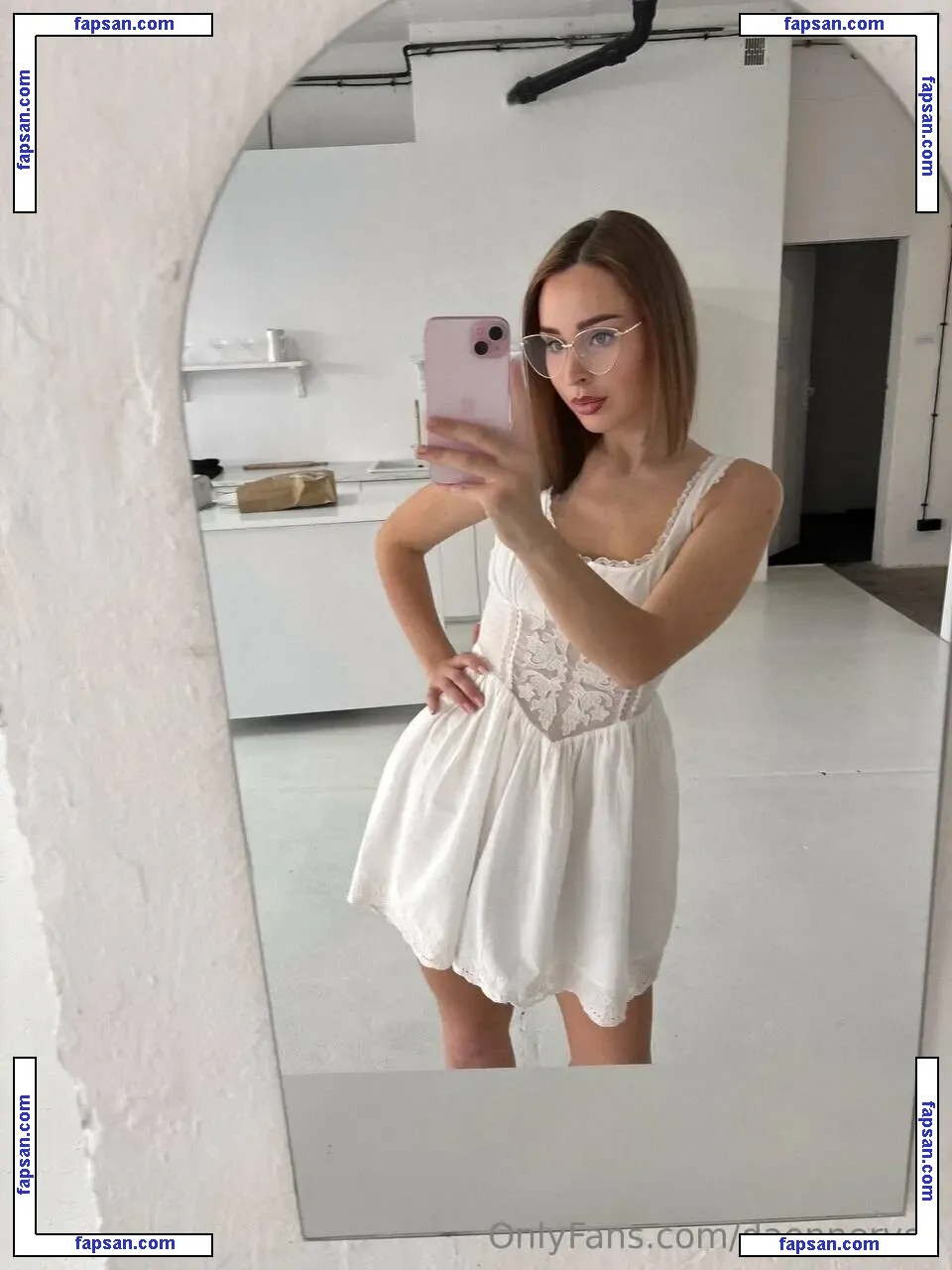 daenneryss nude photo #0024 from OnlyFans