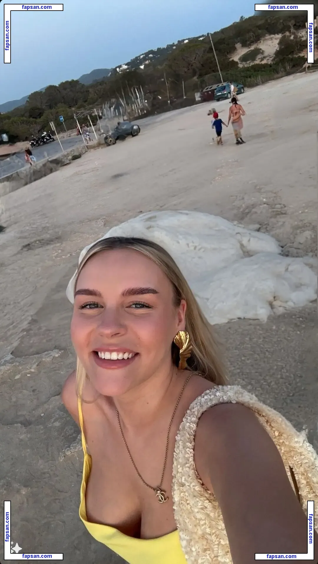 Dagi Bee nude photo #0102 from OnlyFans