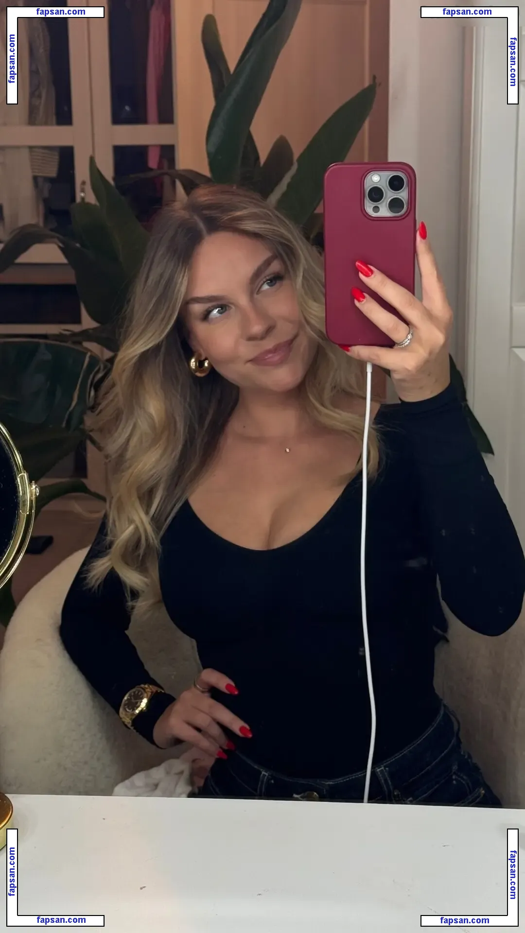 Dagi Bee nude photo #0166 from OnlyFans