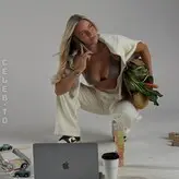 Dagi Bee голая #0181