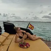 Dagi Bee голая #0187