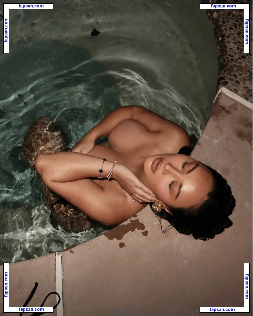 Daisy Chen nude photo #0010 from OnlyFans