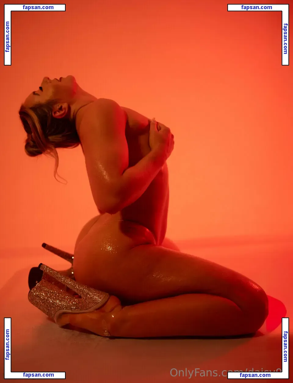 Daisy96 nude photo #0002 from OnlyFans