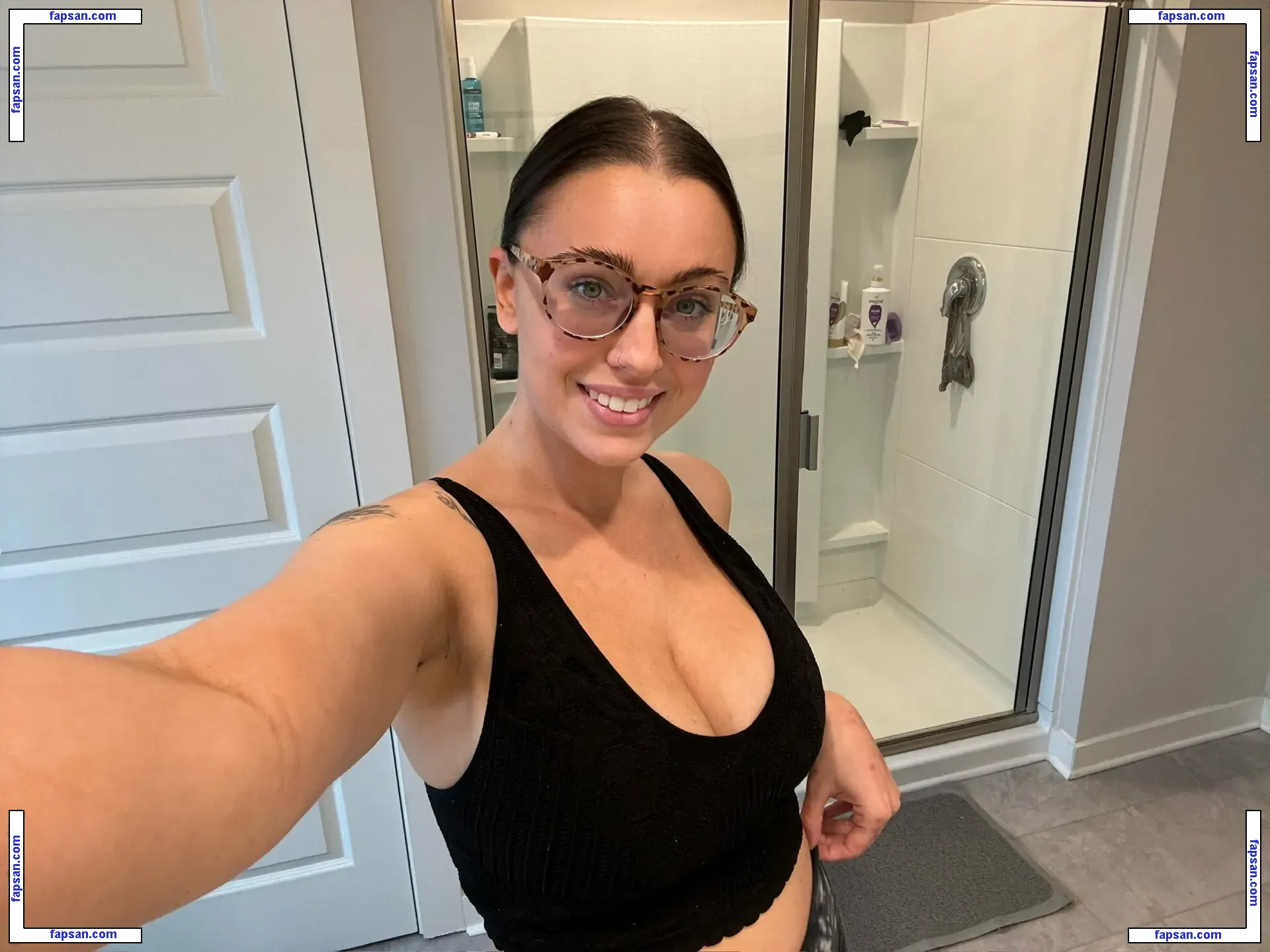 dakotahblue nude photo #0006 from OnlyFans