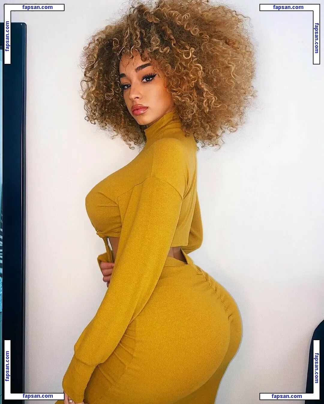 Dana Curly голая фото #0011 с Онлифанс