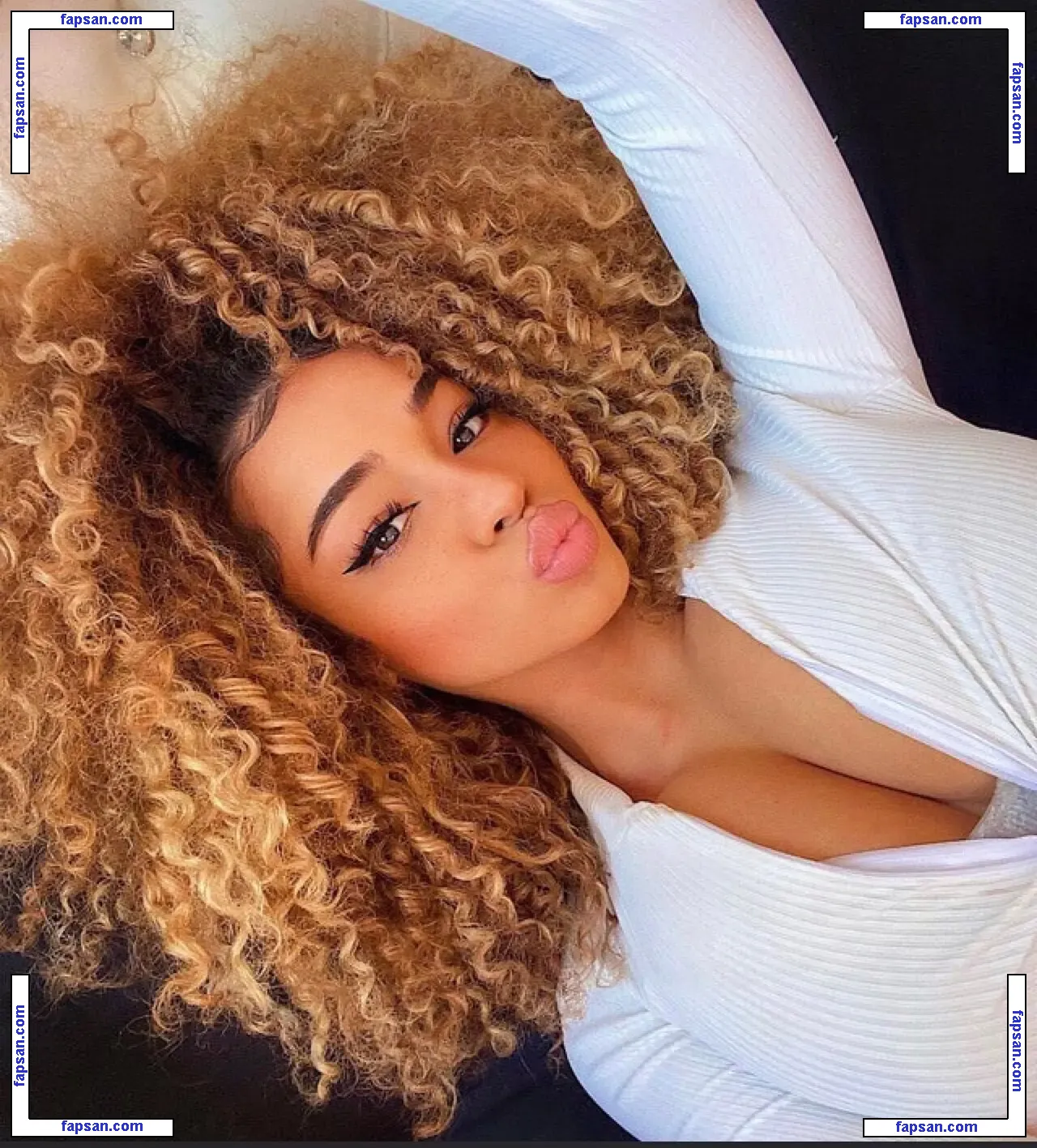 Dana Curly голая фото #0029 с Онлифанс