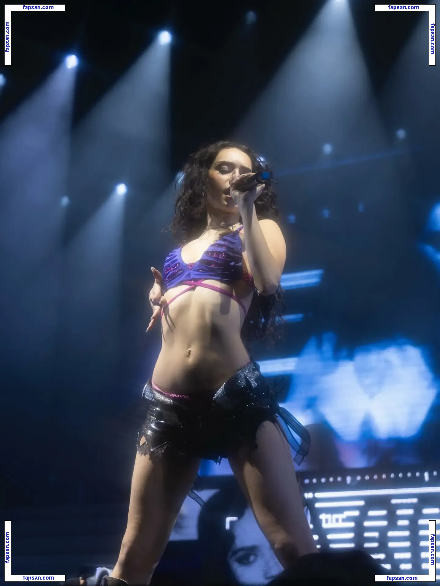 Daniela Avanzini голая фото #0003 с Онлифанс