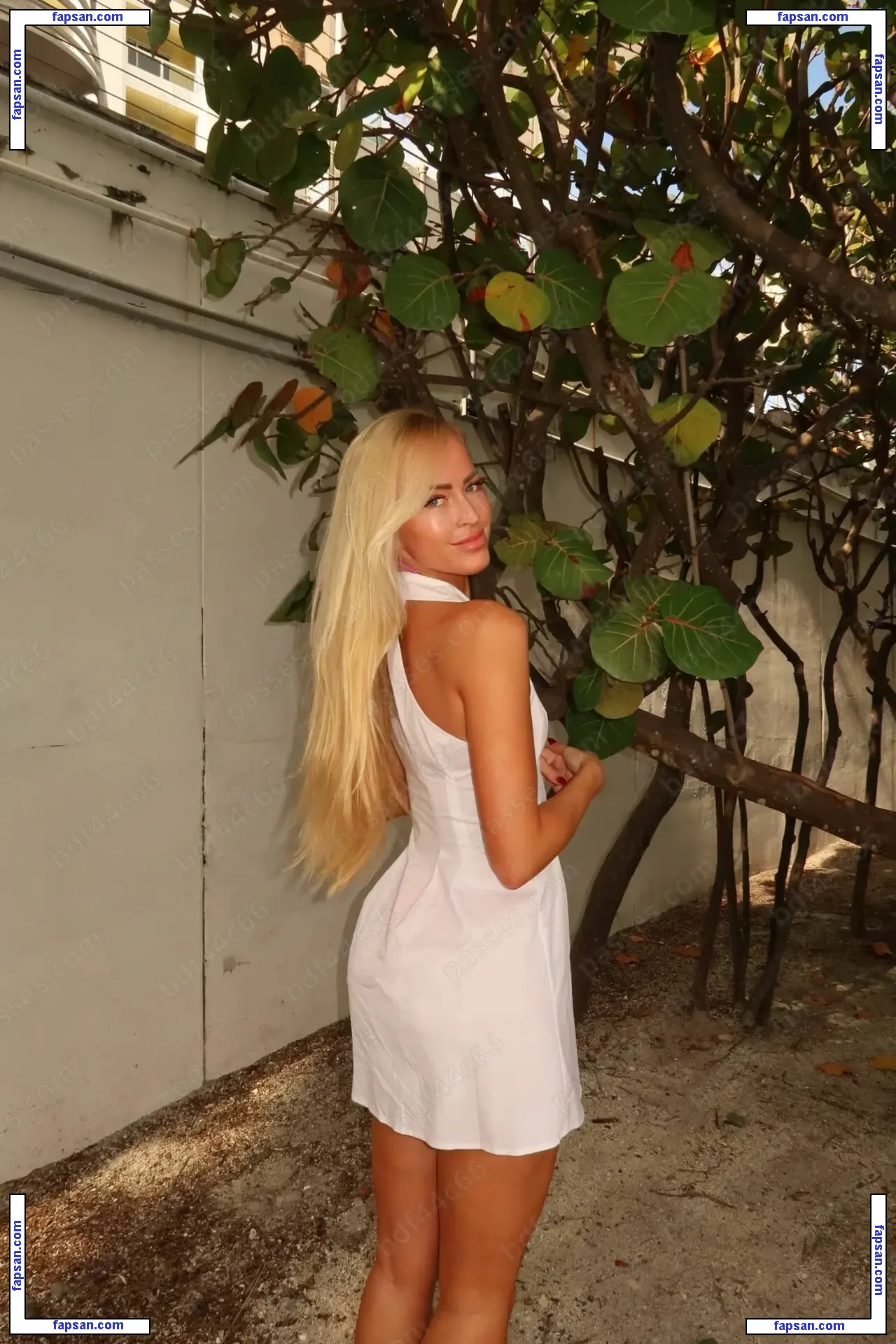 Danielle Moinet голая фото #0219 с Онлифанс