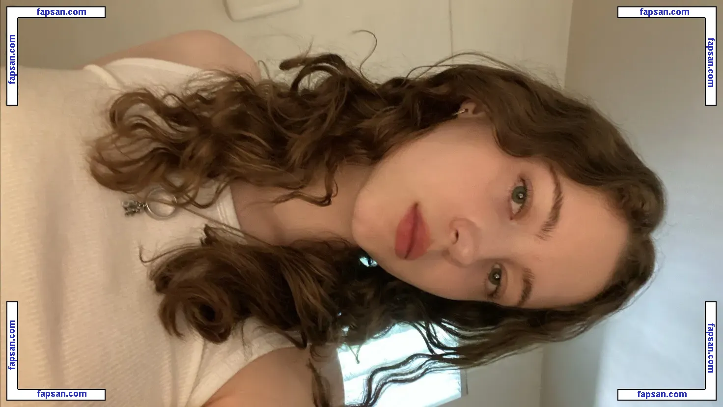 Danielle Poser голая фото #0002 с Онлифанс