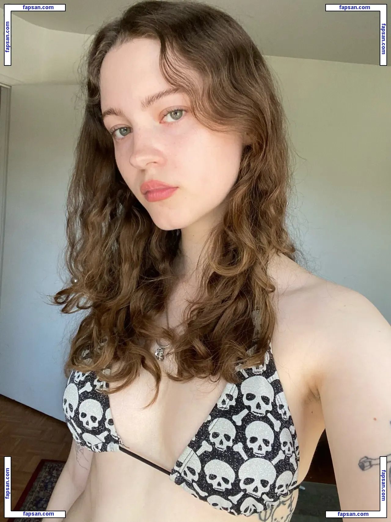 Danielle Poser голая фото #0004 с Онлифанс