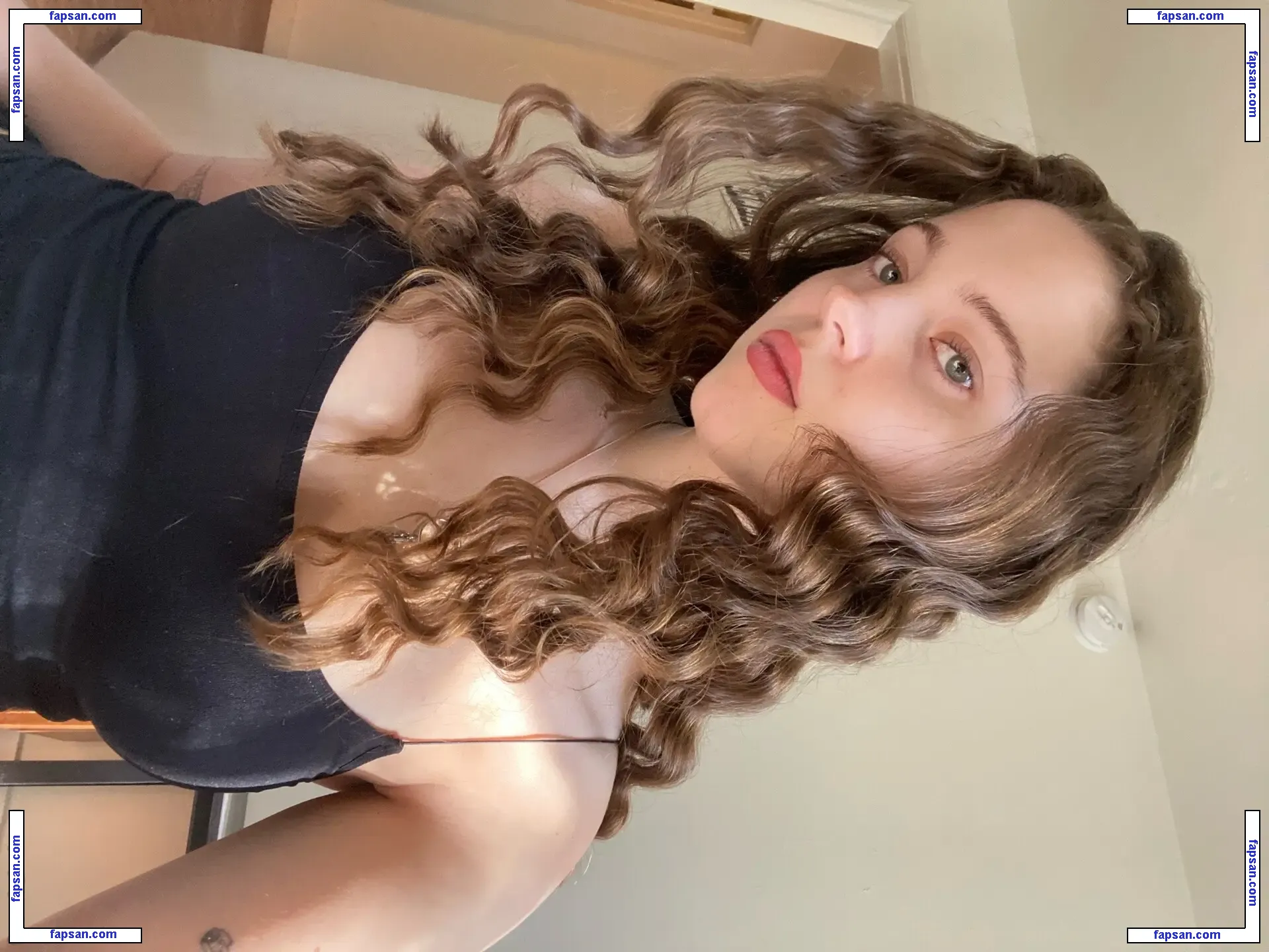 Danielle Poser голая фото #0006 с Онлифанс