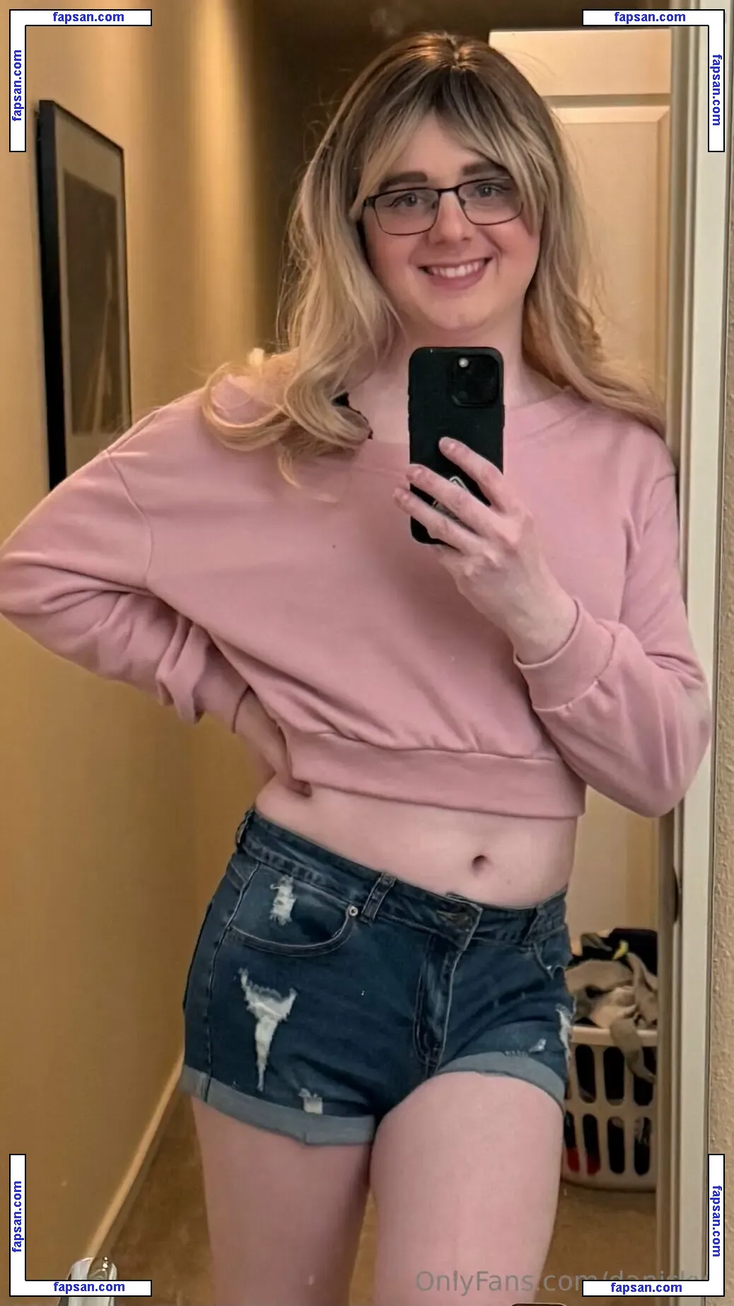 daniskye nude photo #0010 from OnlyFans