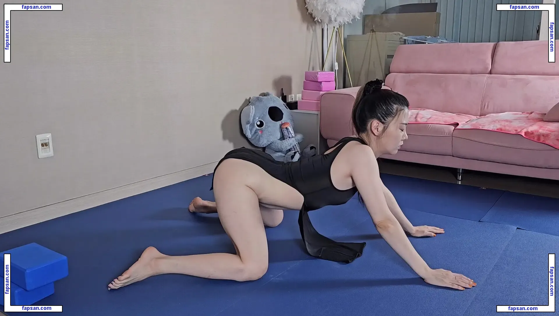 darayoga nude photo #0004 from OnlyFans