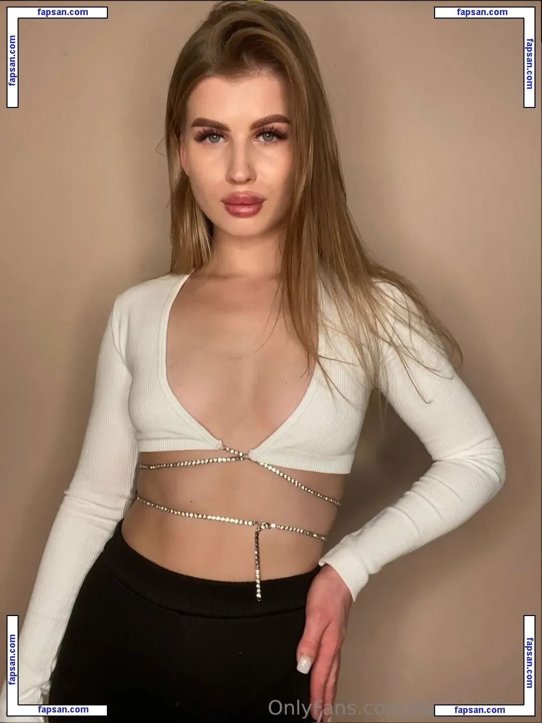 Daria Dollface nude photo #0002 from OnlyFans
