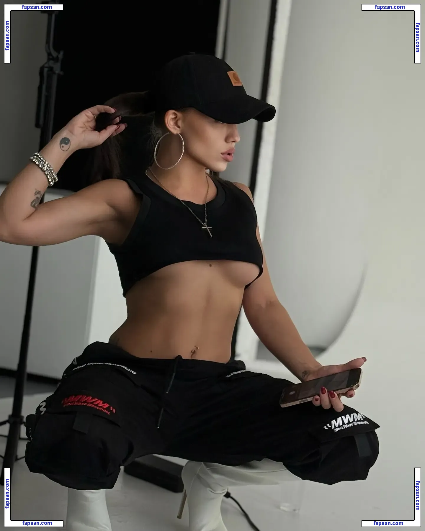 Dasha Grivina nude photo #0006 from OnlyFans