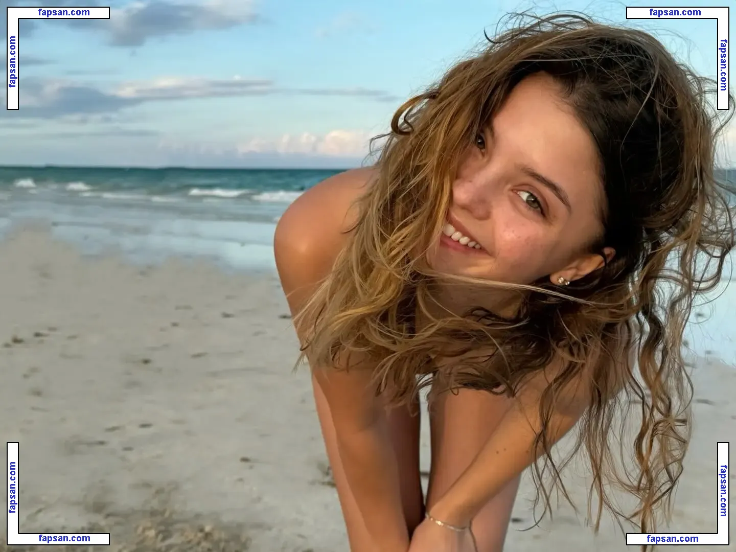 Dasha Komarova / Darya Komarova / Odarka Komarova голая фото #0009 с Онлифанс