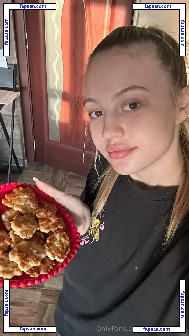 dashenka18 nude photo #0008 from OnlyFans