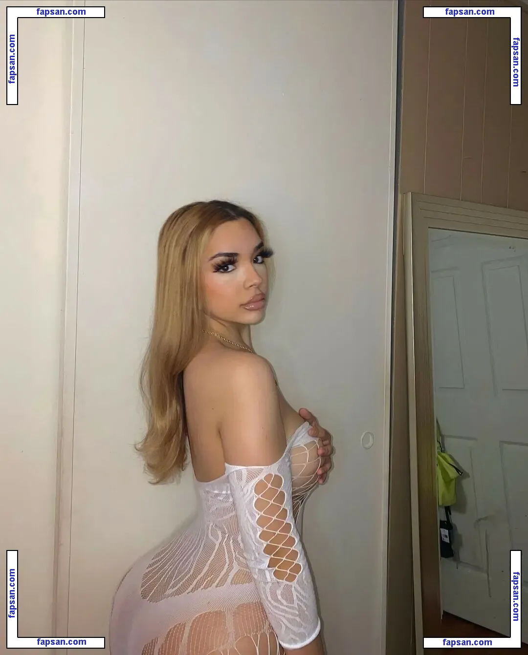 Davina nude photo #0021 from OnlyFans