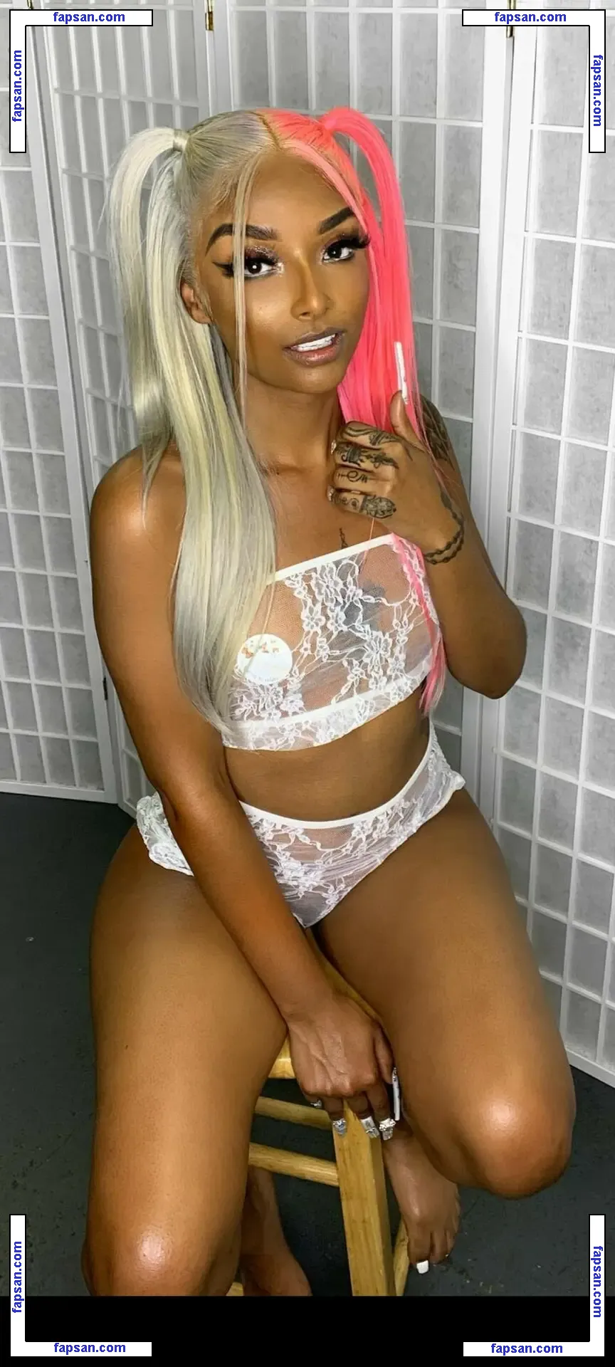 DayWithAsh nude photo #0001 from OnlyFans