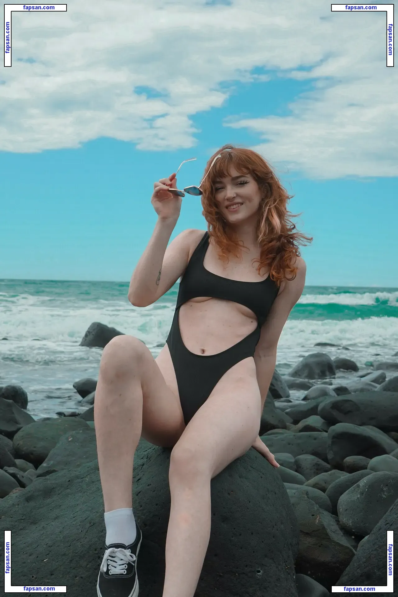 DeadlyKitten's Kofi nude photo #0033 from OnlyFans