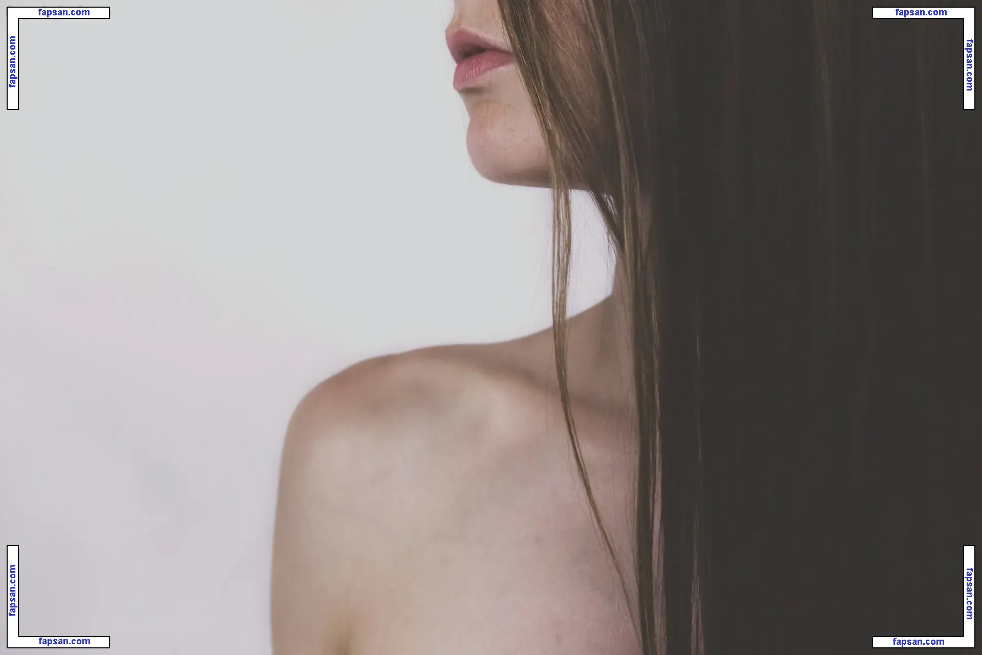 debellis голая фото #0019 с Онлифанс