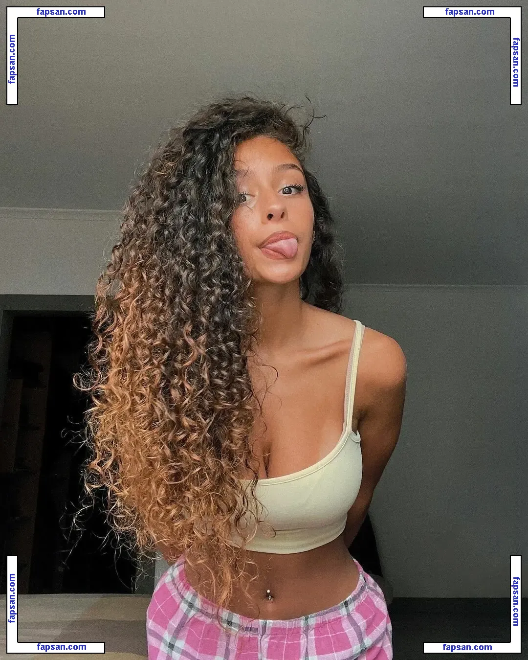 Débora Gomes nude photo #0180 from OnlyFans