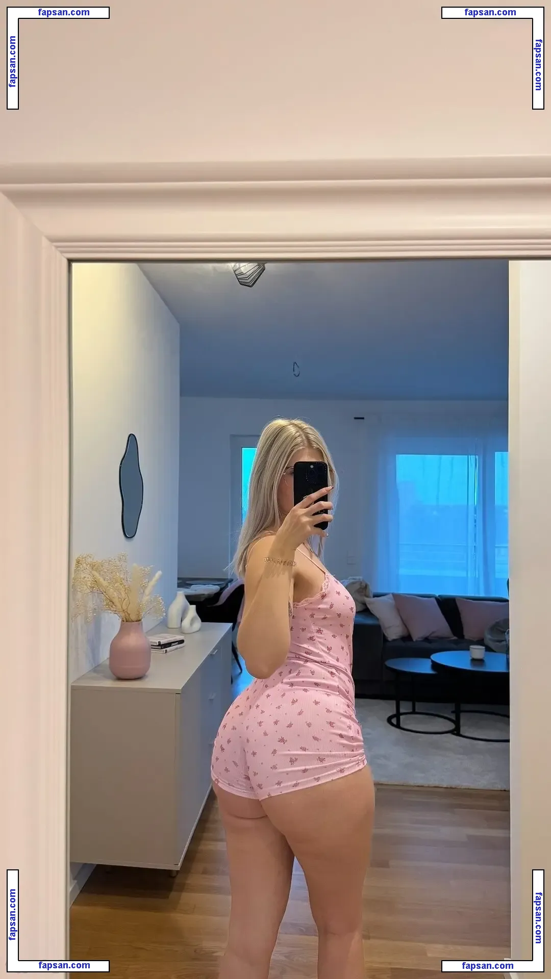 deineemilia nude photo #0009 from OnlyFans