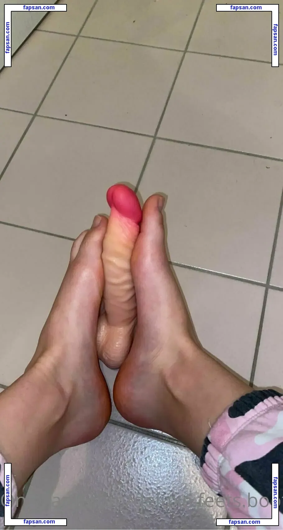 deluxe.feets.booty / pretty_feet_n_booty_meat nude photo #0006 from OnlyFans