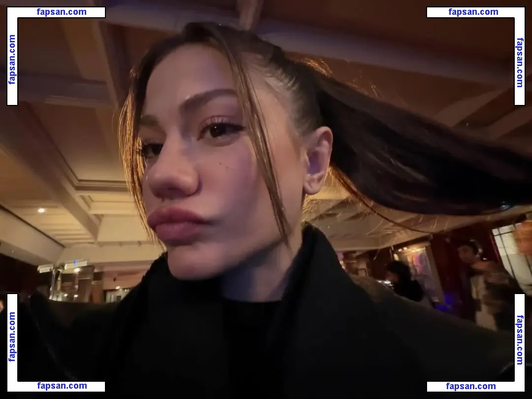 Demet Ozdemir nude photo #0020 from OnlyFans