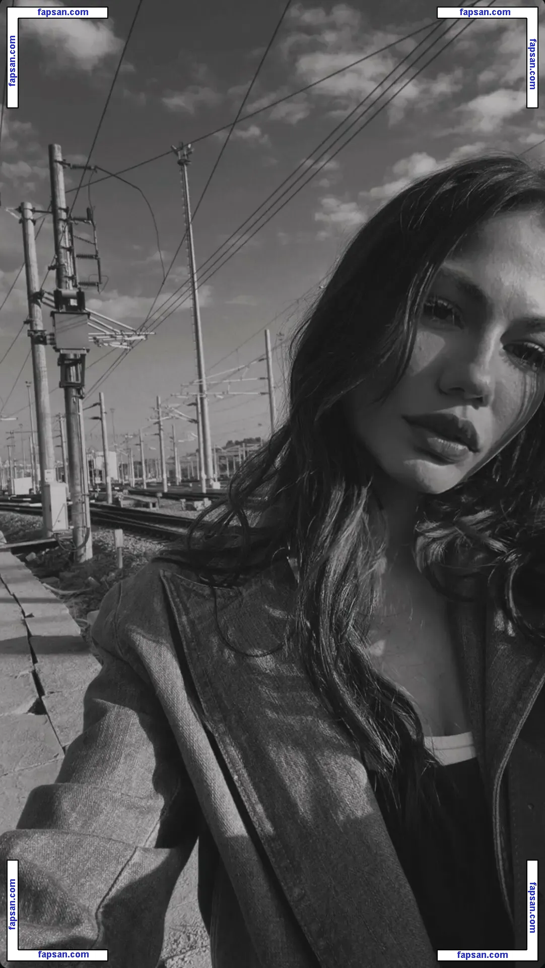 Demet Ozdemir nude photo #0033 from OnlyFans