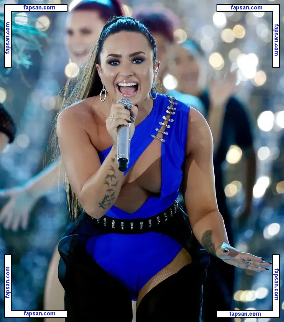 Demi Lovato голая фото #0314 с Онлифанс
