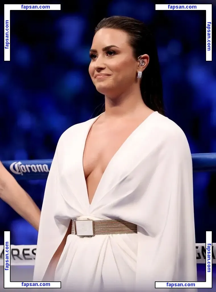 Demi Lovato голая фото #0384 с Онлифанс