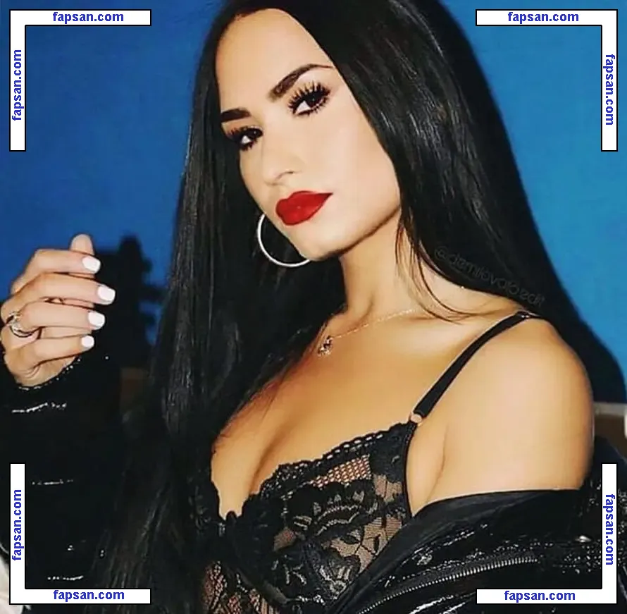 Demi Lovato голая фото #1005 с Онлифанс