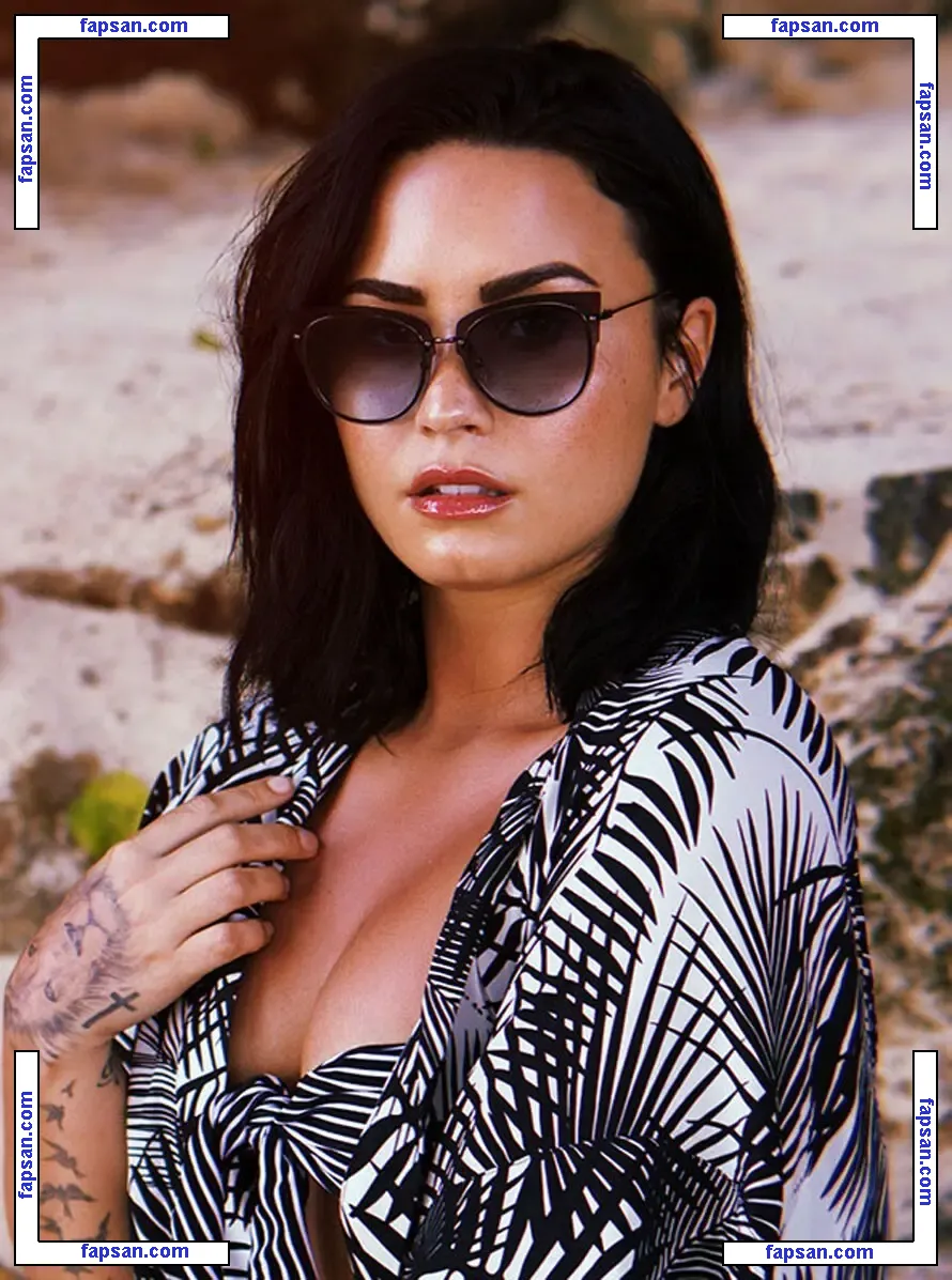 Demi Lovato голая фото #1125 с Онлифанс