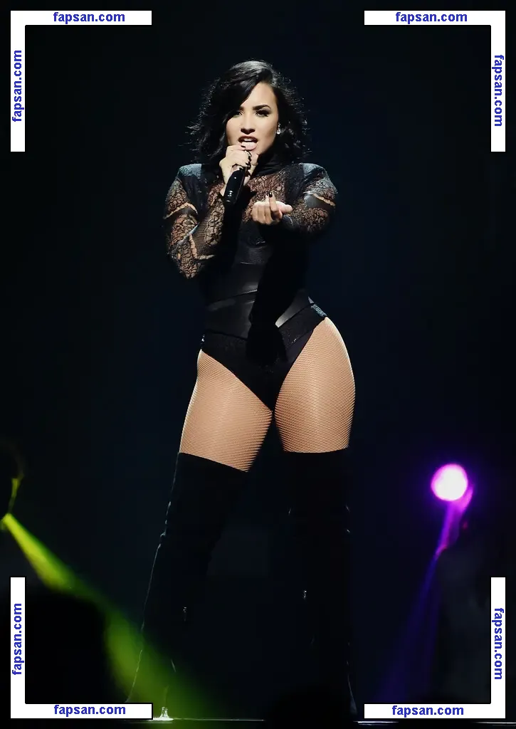 Demi Lovato голая фото #1191 с Онлифанс