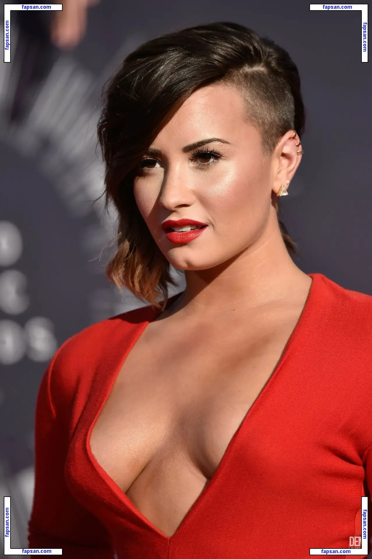 Demi Lovato голая фото #1211 с Онлифанс