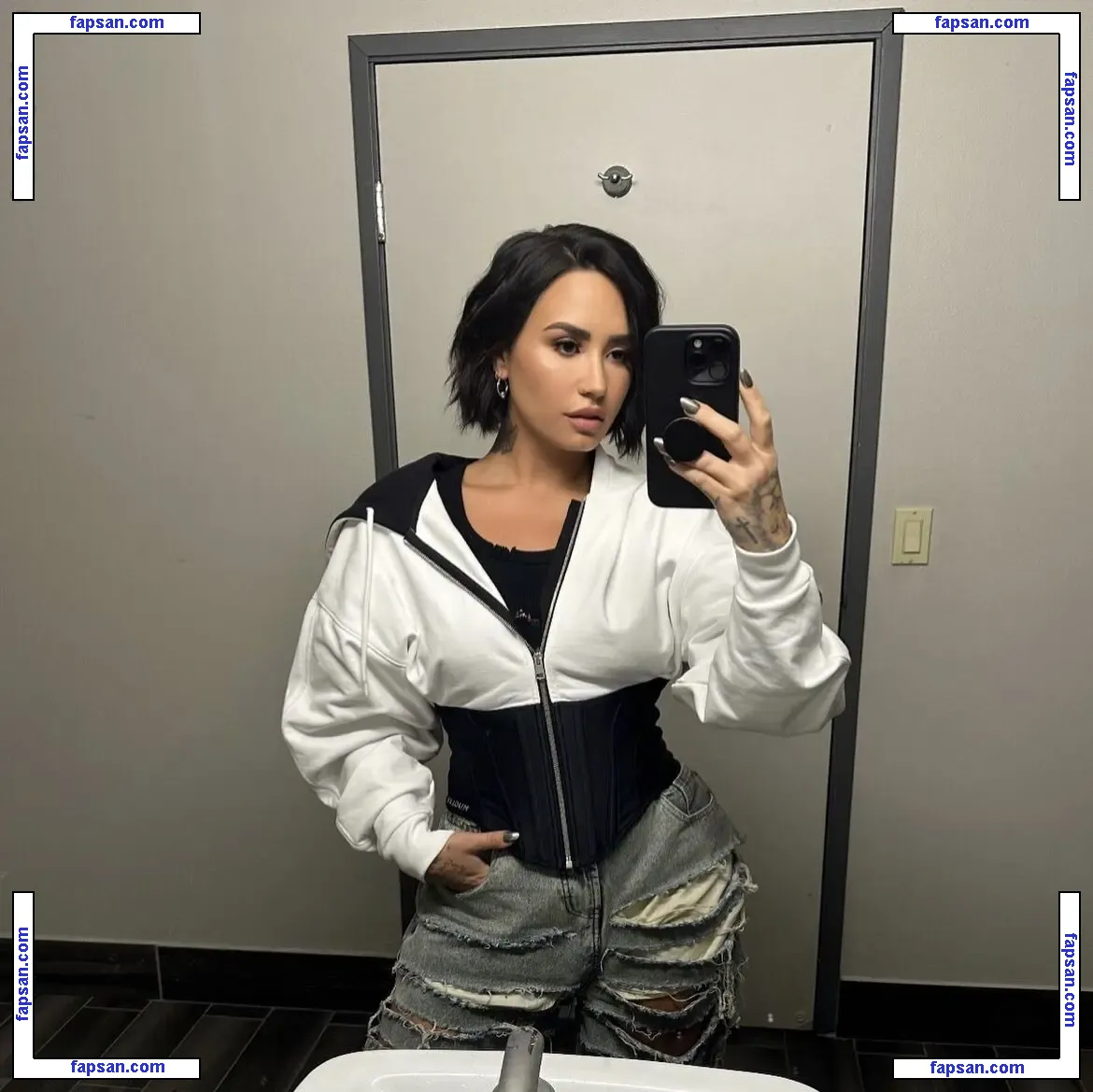 Demi Lovato nude photo #1409 from OnlyFans