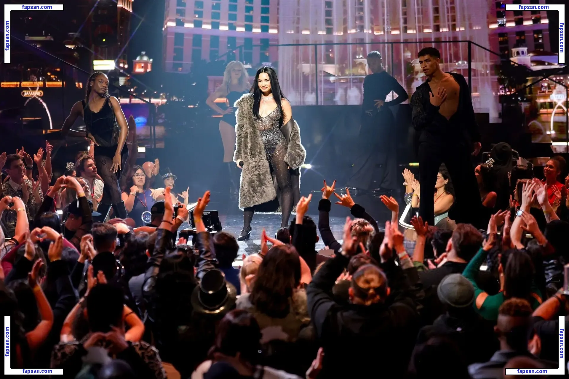 Demi Lovato голая фото #1842 с Онлифанс