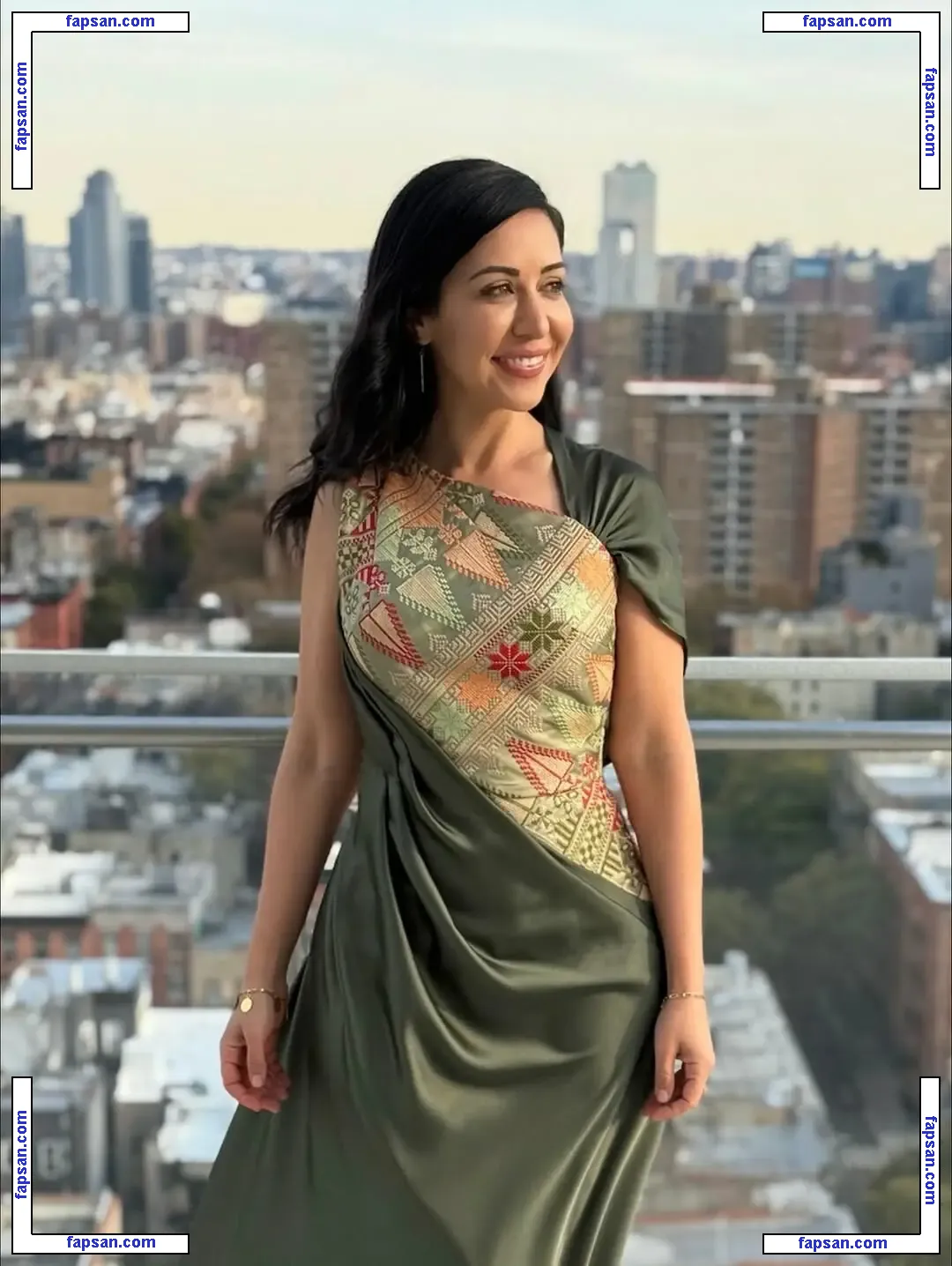 Dena Takruri nude photo #0007 from OnlyFans