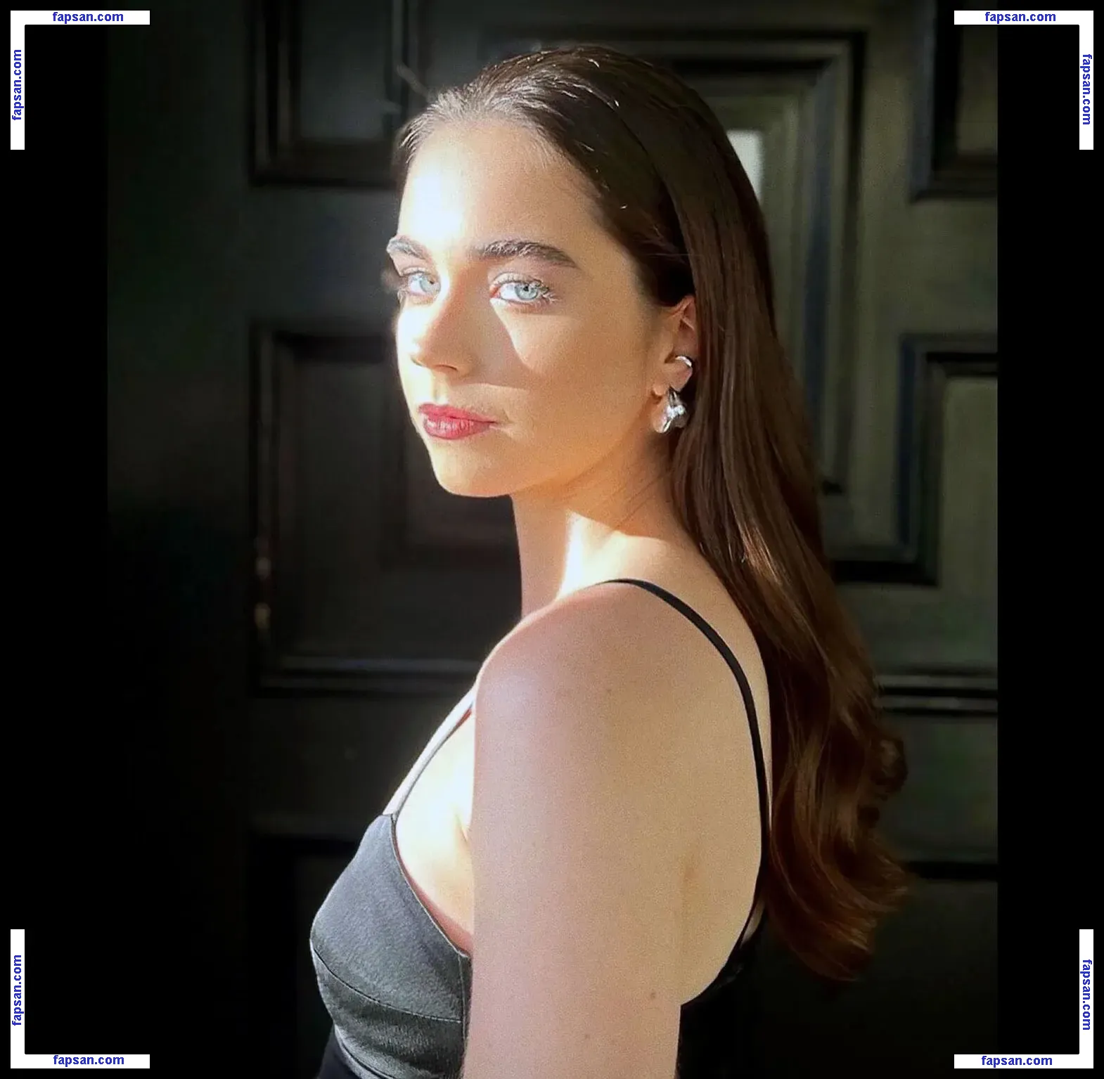 Des Jardins голая фото #0003 с Онлифанс